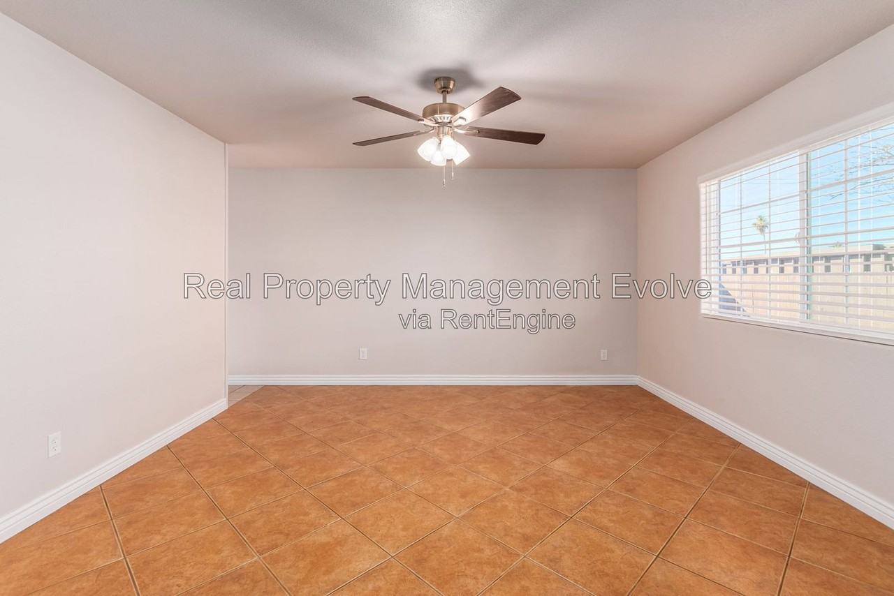 5438 S 46th Pl - Photo 5 of 37