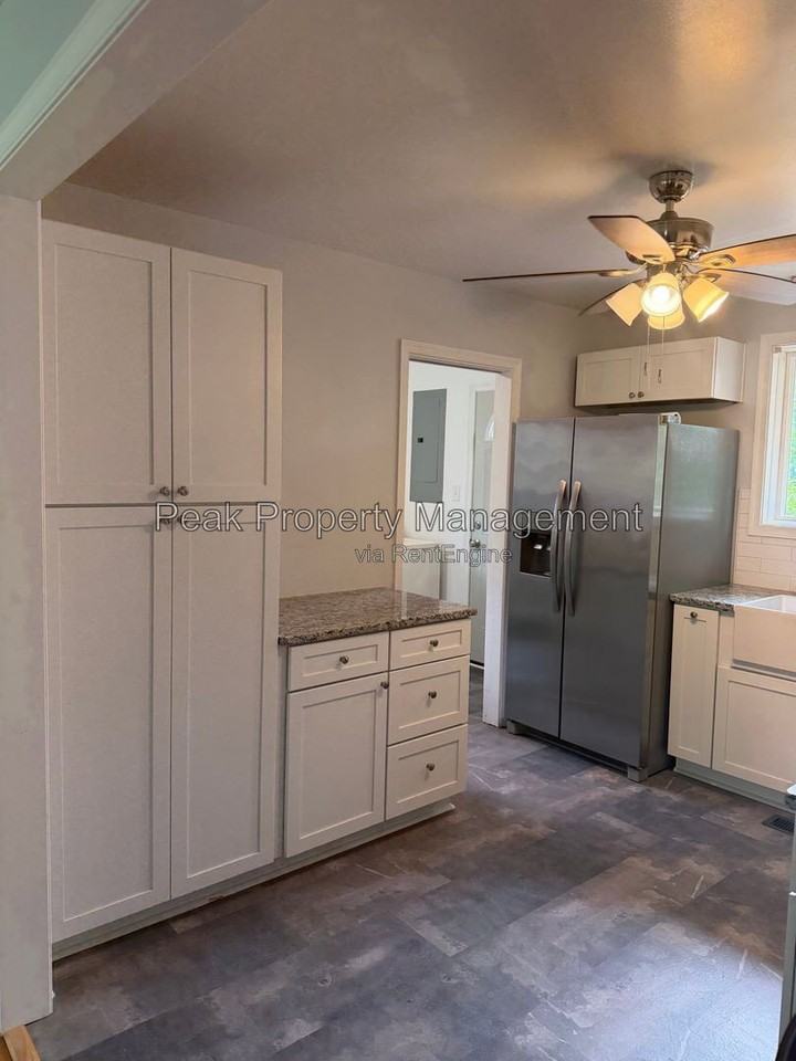 2119 Woodmont Dr - Photo 4 of 31