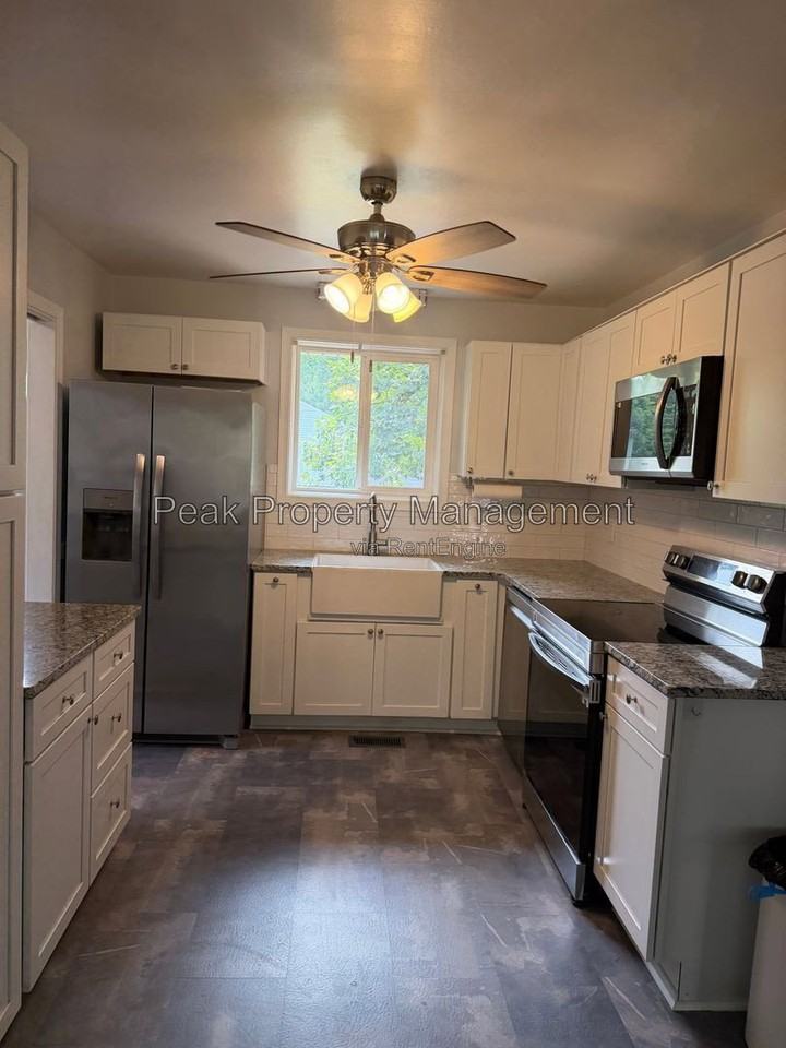 2119 Woodmont Dr - Photo 6 of 31