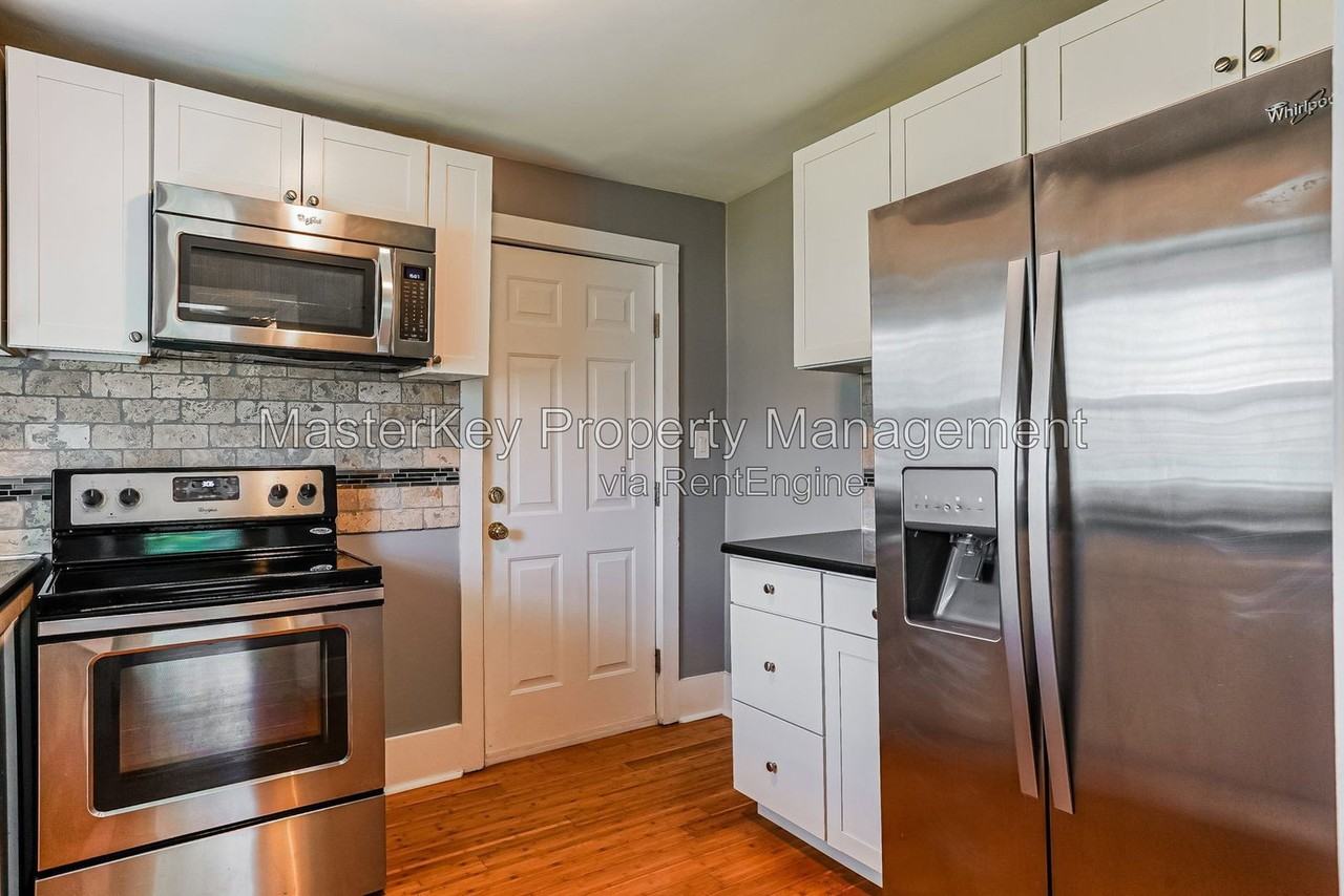 212 S State St - Photo 4 of 44