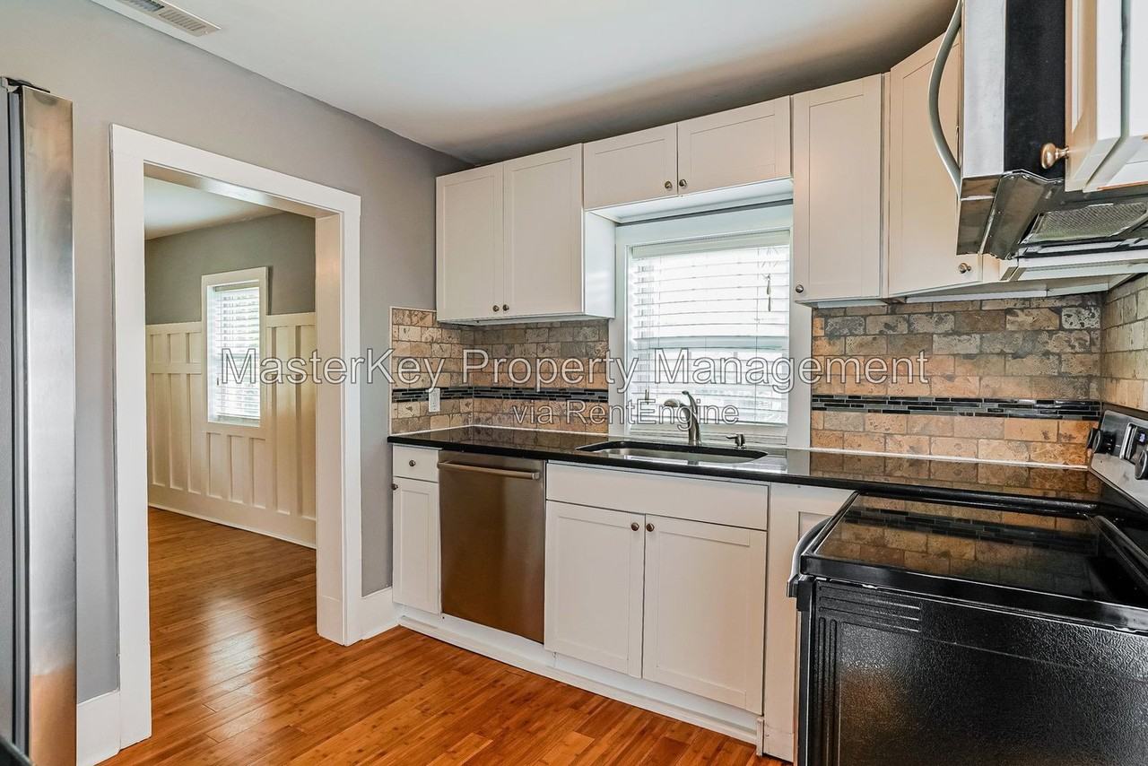 212 S State St - Photo 7 of 44