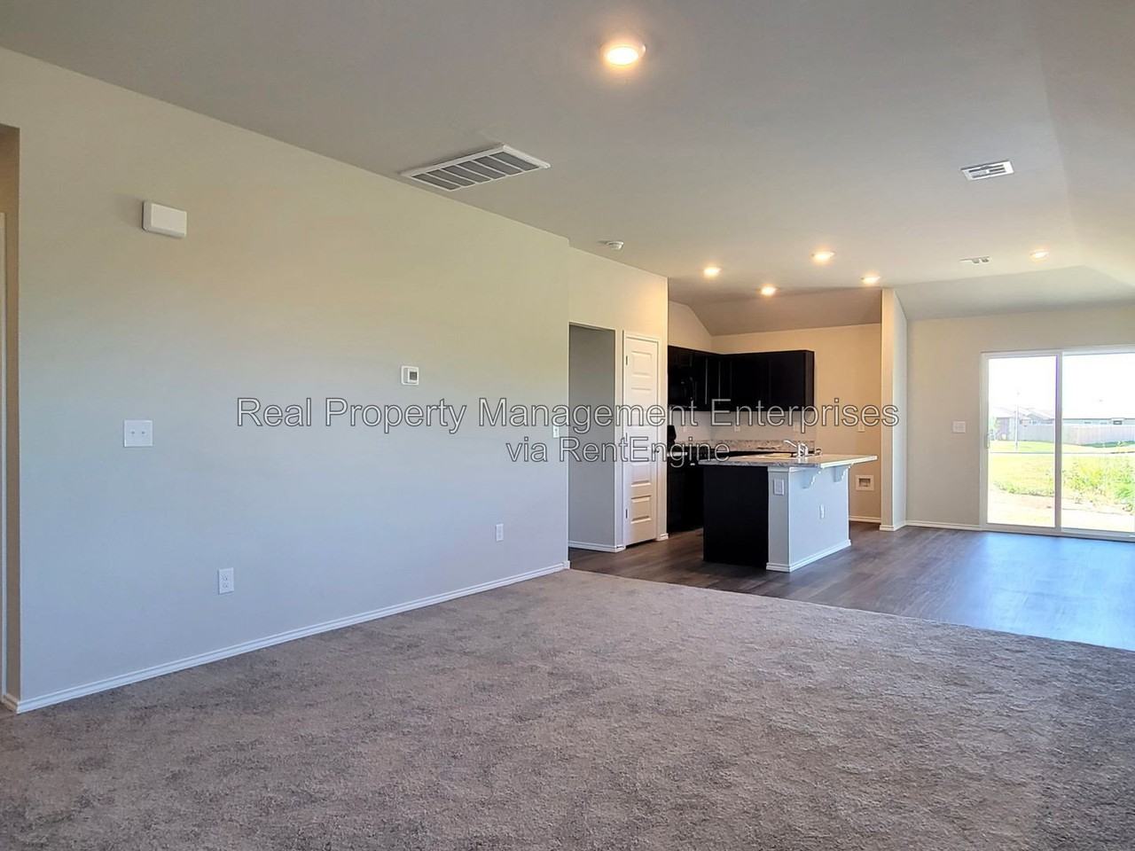 9501 Nw 118th St - Photo 3 of 25
