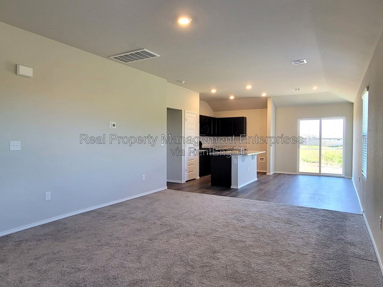 9501 Nw 118th St - Photo 5 of 25