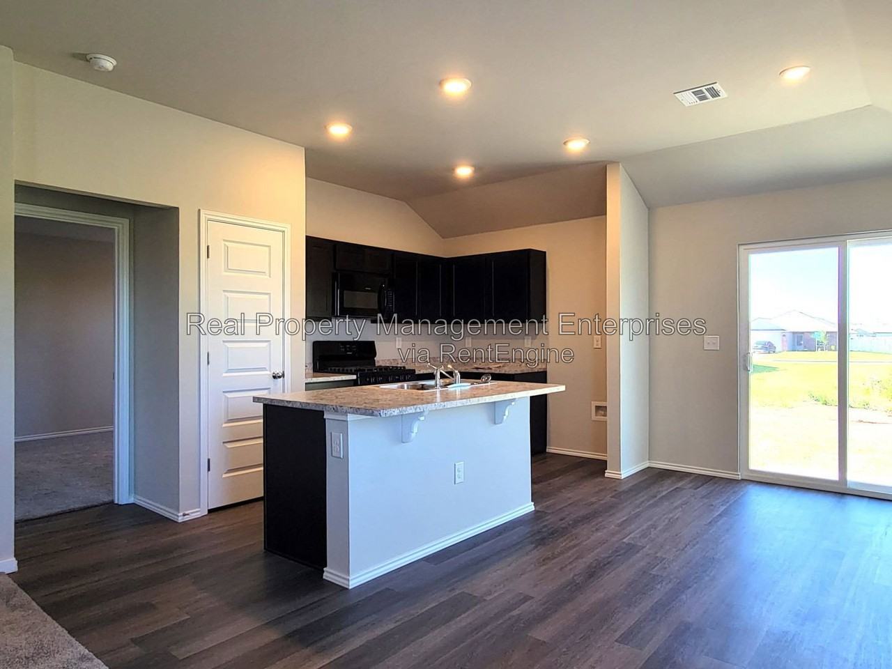 9501 Nw 118th St - Photo 6 of 25