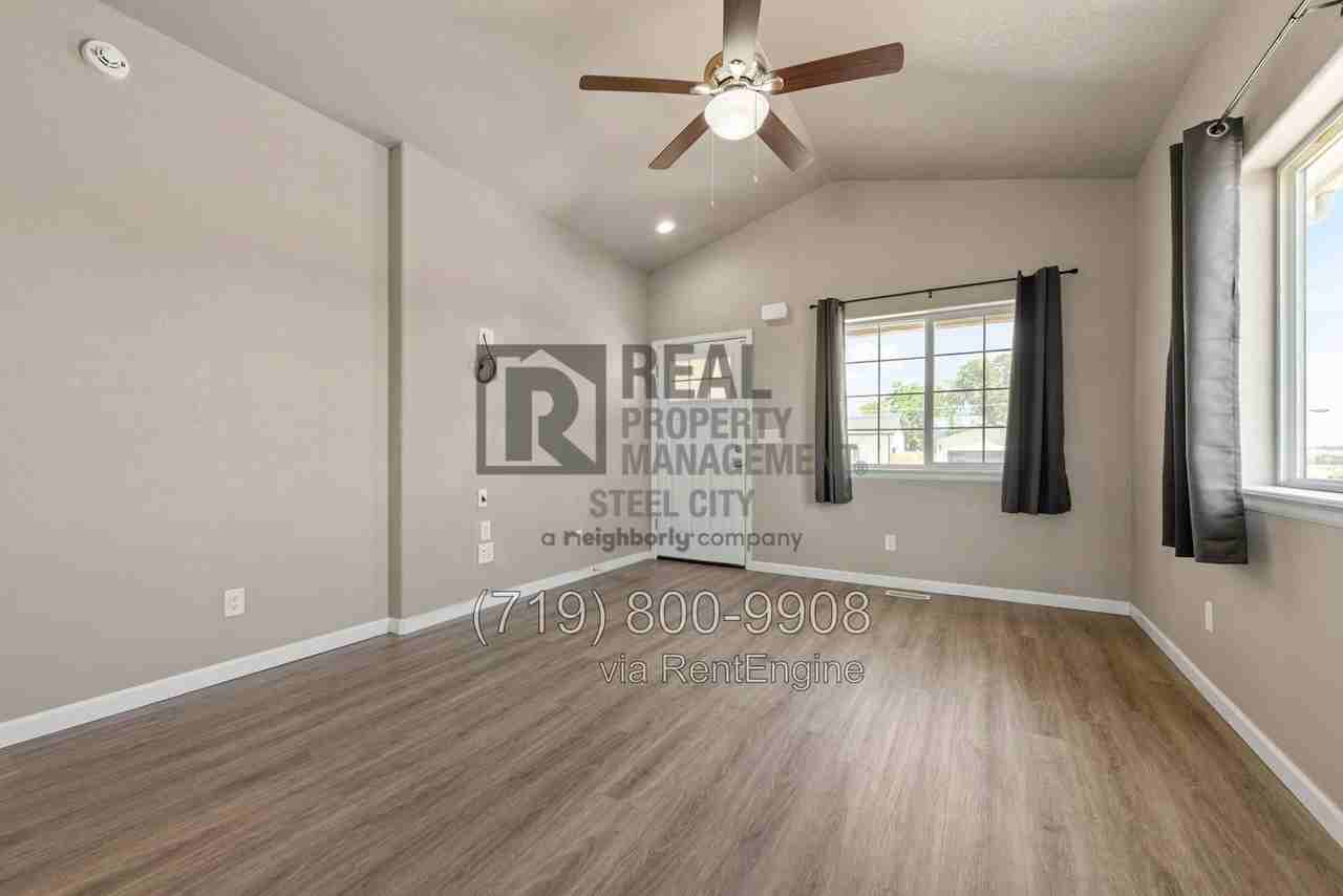 3002 W 22nd St - Photo 5 of 30