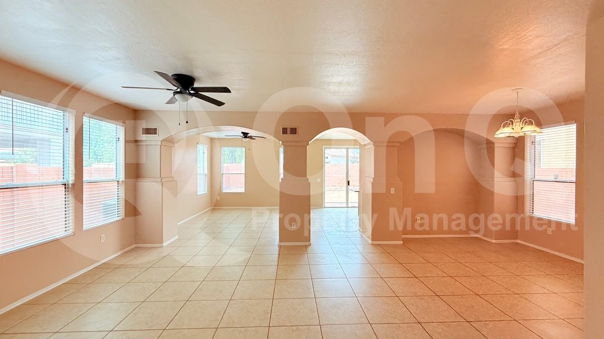 6022 N Florence Ave - Photo 4 of 32