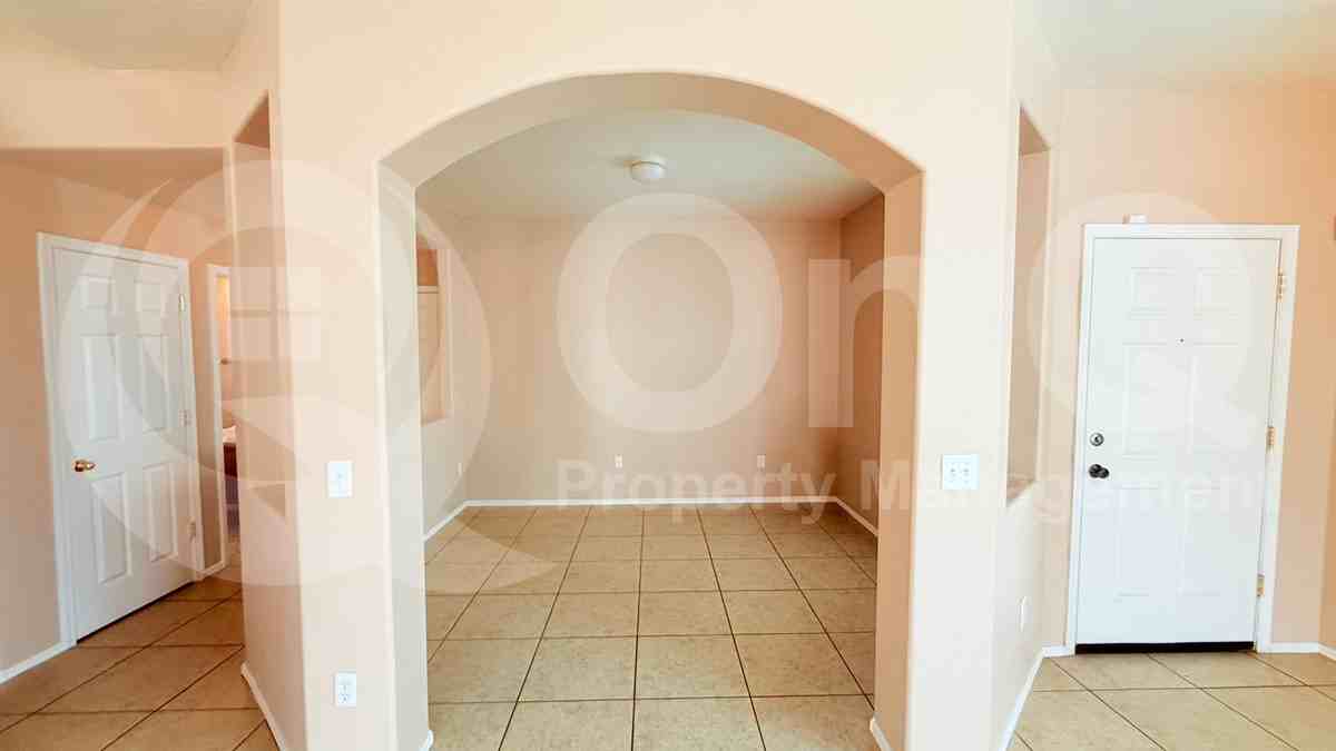 6022 N Florence Ave - Photo 3 of 32