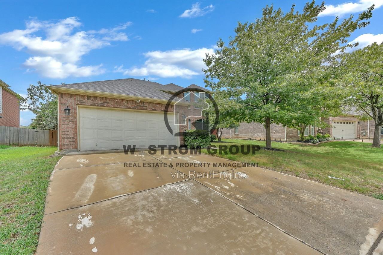 2736 Maple Creek Dr - Photo 4 of 43