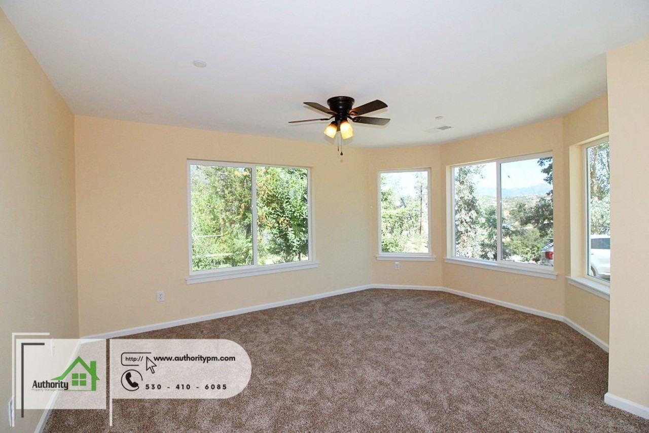 9657 Swasey Dr - Photo 5 of 27