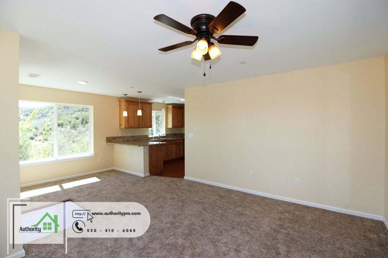9657 Swasey Dr - Photo 6 of 27