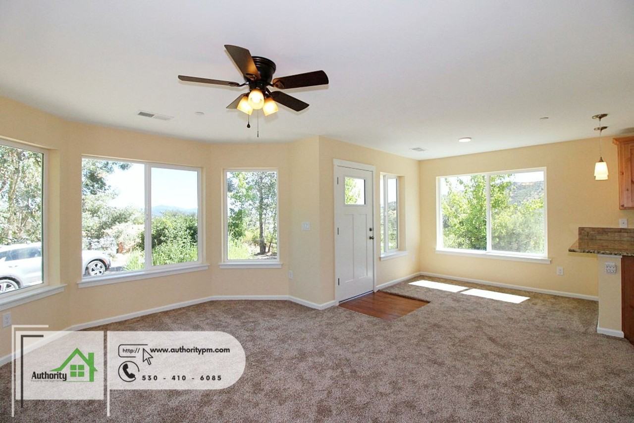9657 Swasey Dr - Photo 7 of 27