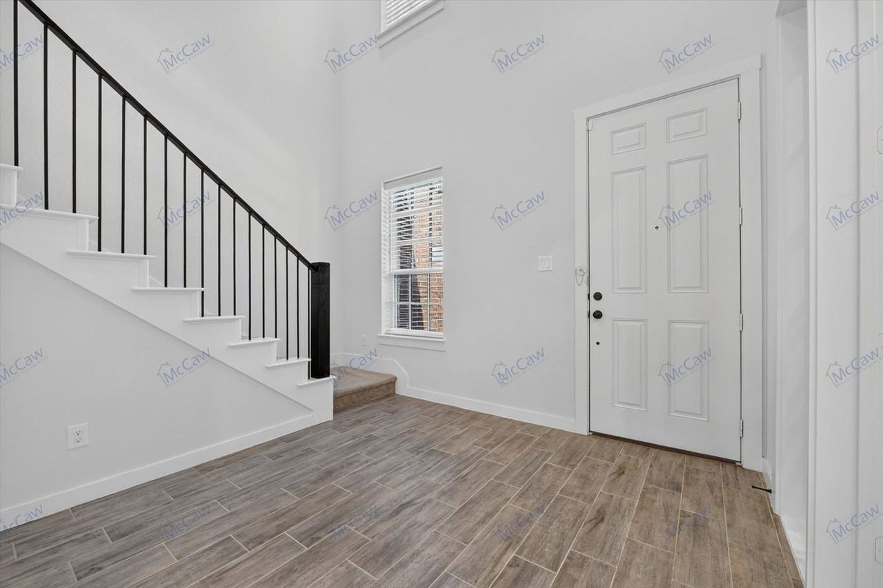 8728 Ice House Dr - Photo 4 of 27