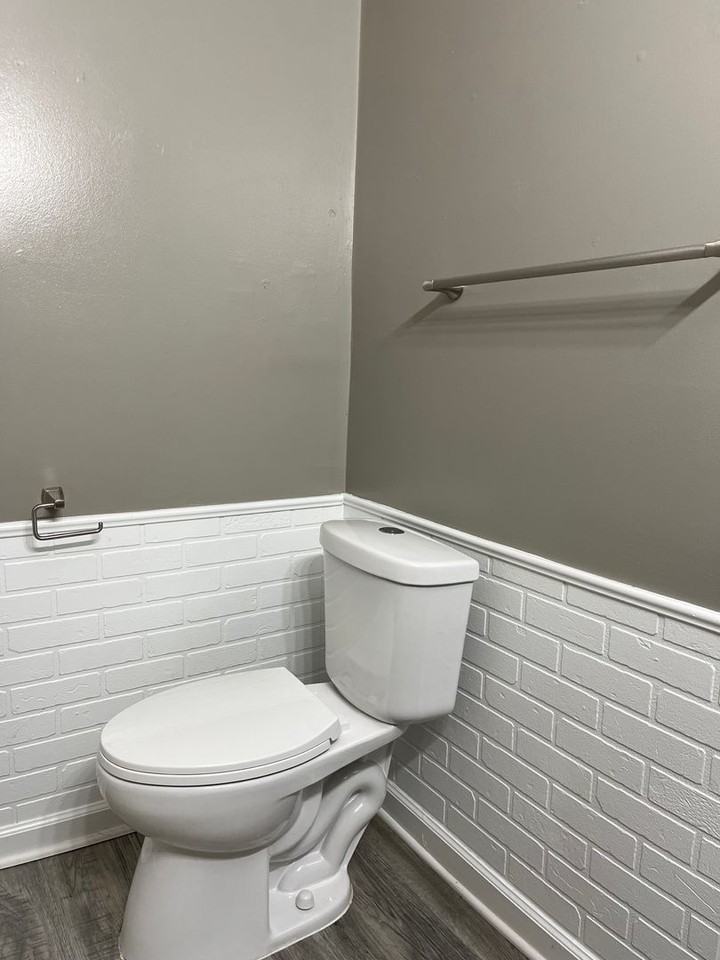 1833 S Market St - Photo 2 of 21