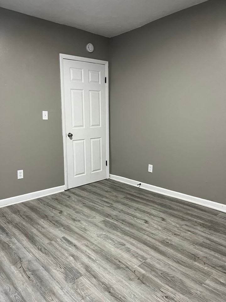 1833 S Market St - Photo 3 of 21