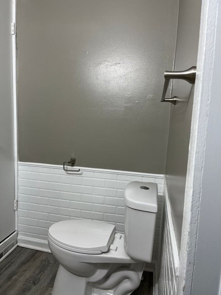 1833 S Market St - Photo 6 of 21