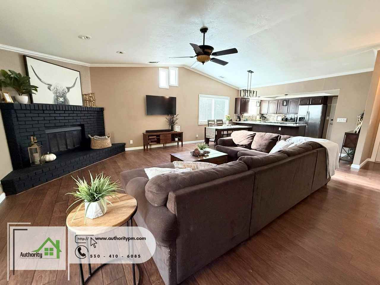 2583 Velia St - Photo 4 of 14