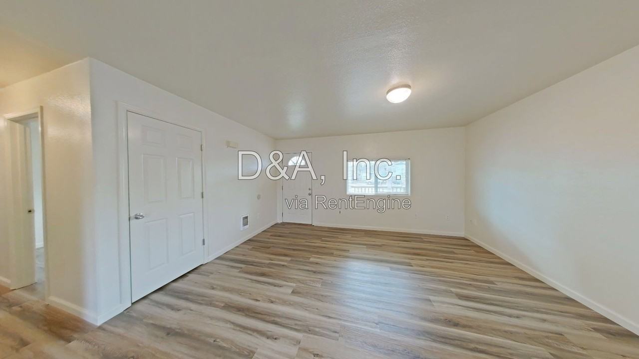 415 Se Mayberry Ave - Photo 3 of 19