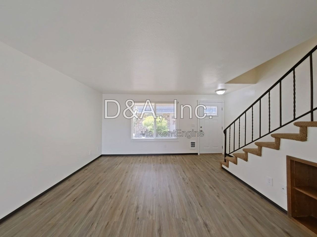 140 Ne Conifer Blvd #8 - Photo 4 of 17
