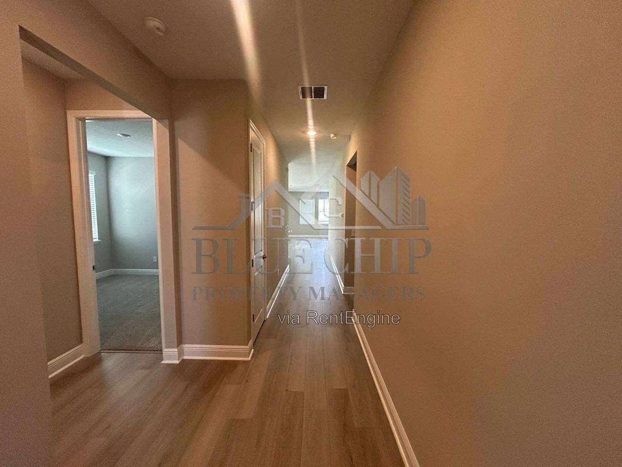 1008 British Cir - Photo 2 of 18