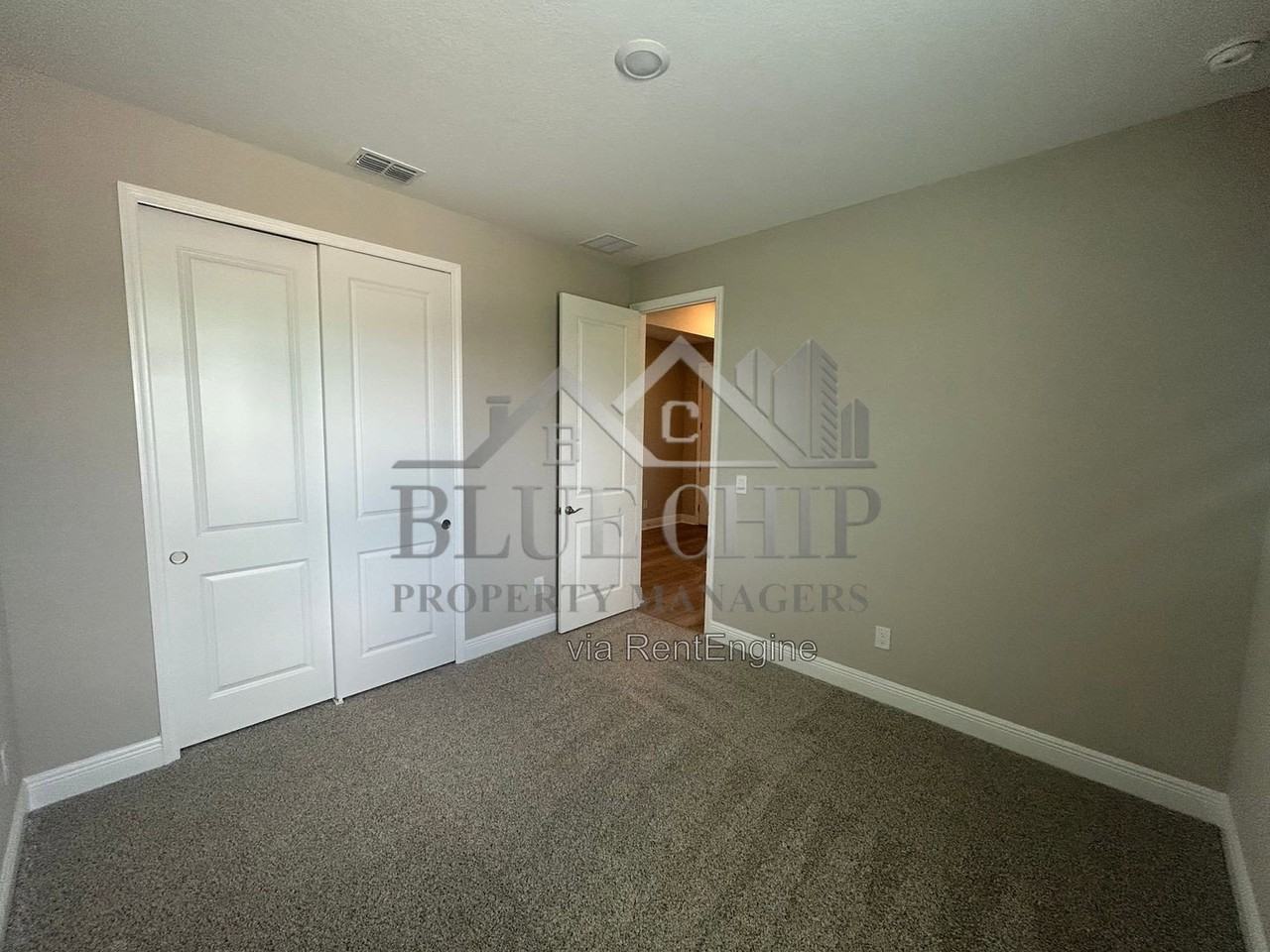 1008 British Cir - Photo 3 of 18