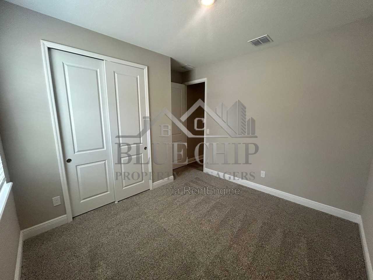1008 British Cir - Photo 7 of 18