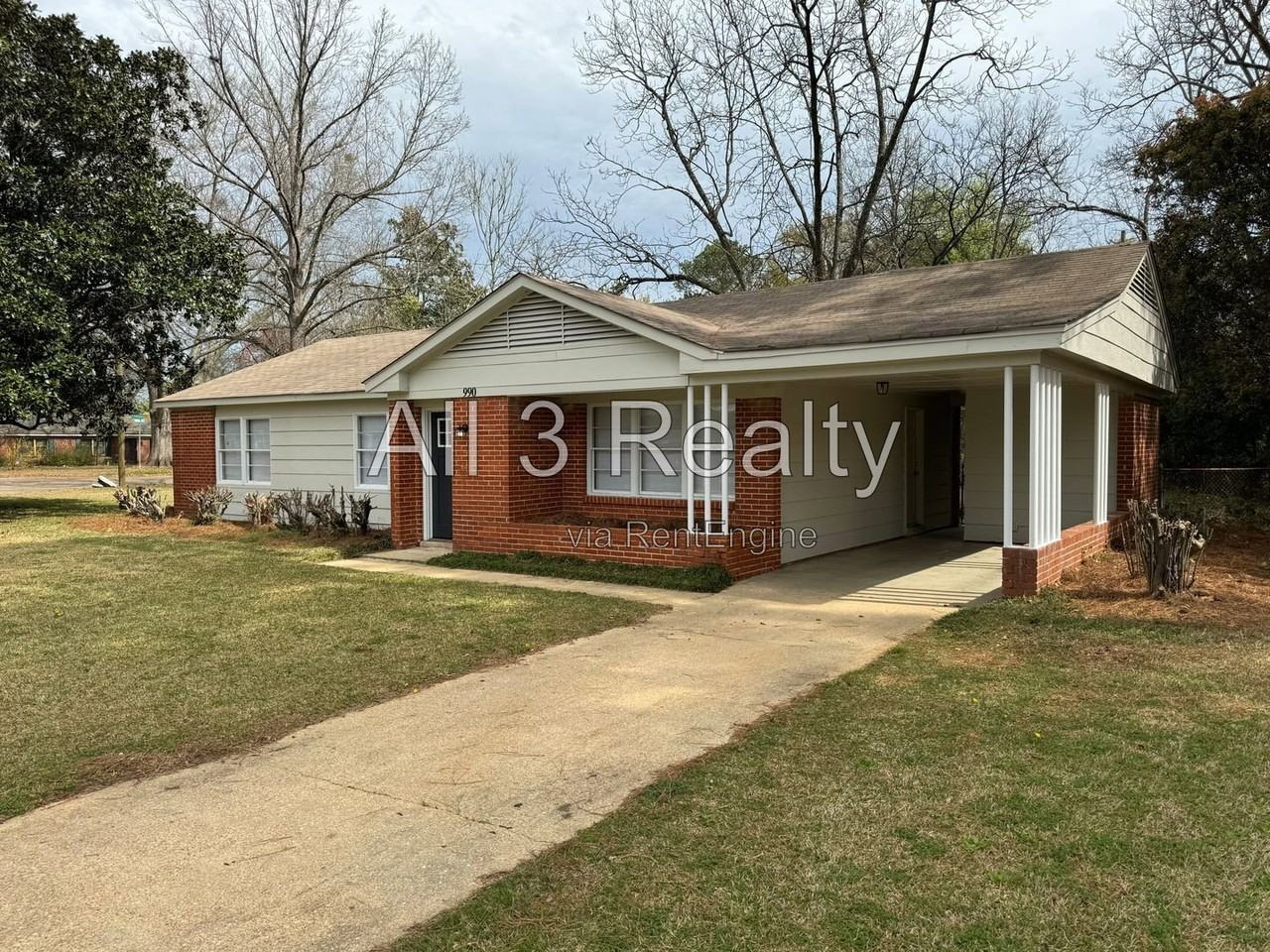 990 Parkwood Dr - Photo 3 of 24