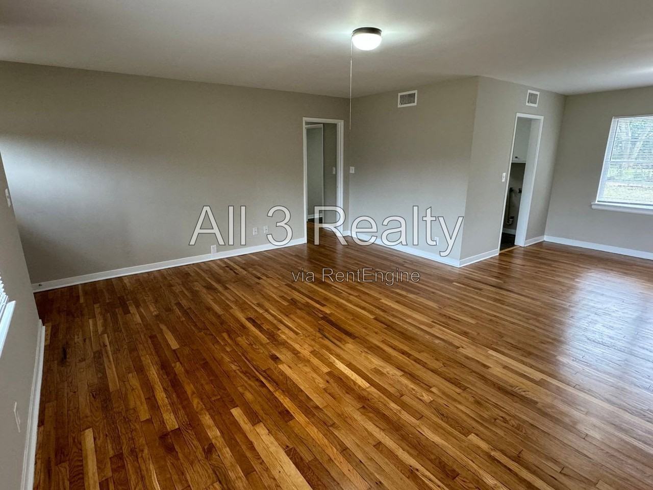 990 Parkwood Dr - Photo 6 of 24