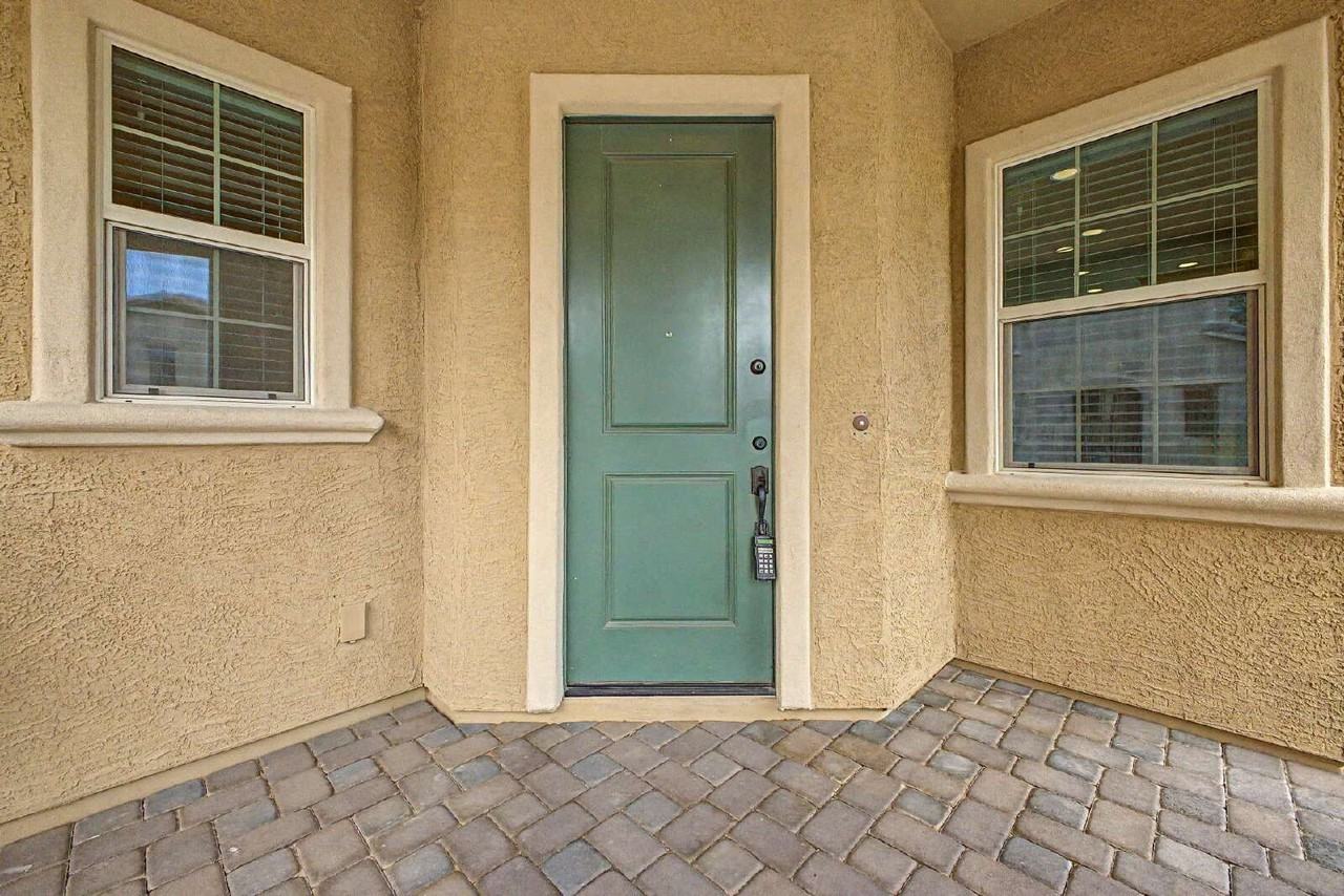 2540 N 149th Ave - Photo 7 of 33