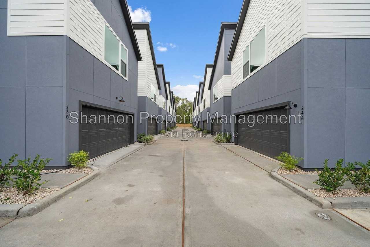 28 Bucan St #F - Photo 3 of 39