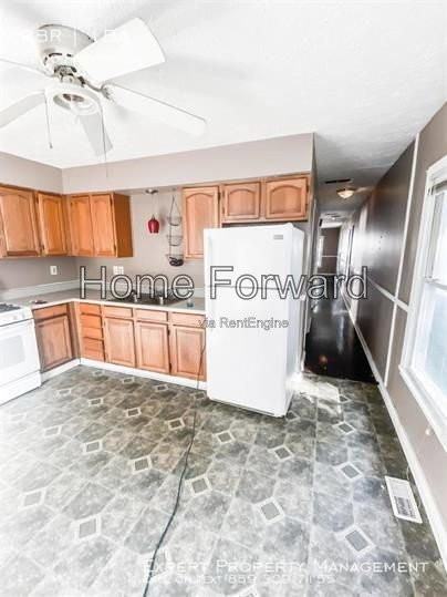 1216 Hammond Ave - Photo 2 of 12