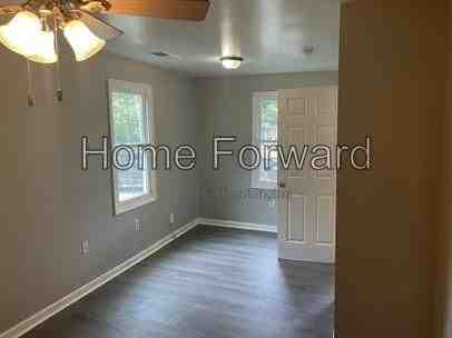 100 Bristol Ave - Photo 4 of 12