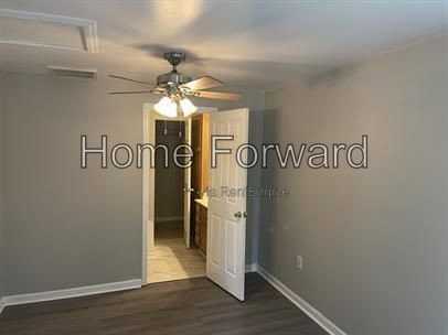 100 Bristol Ave - Photo 5 of 12