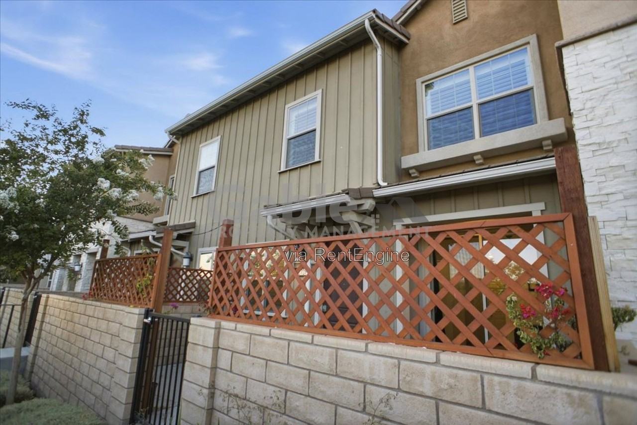 22728 Harmony Dr - Photo 2 of 19