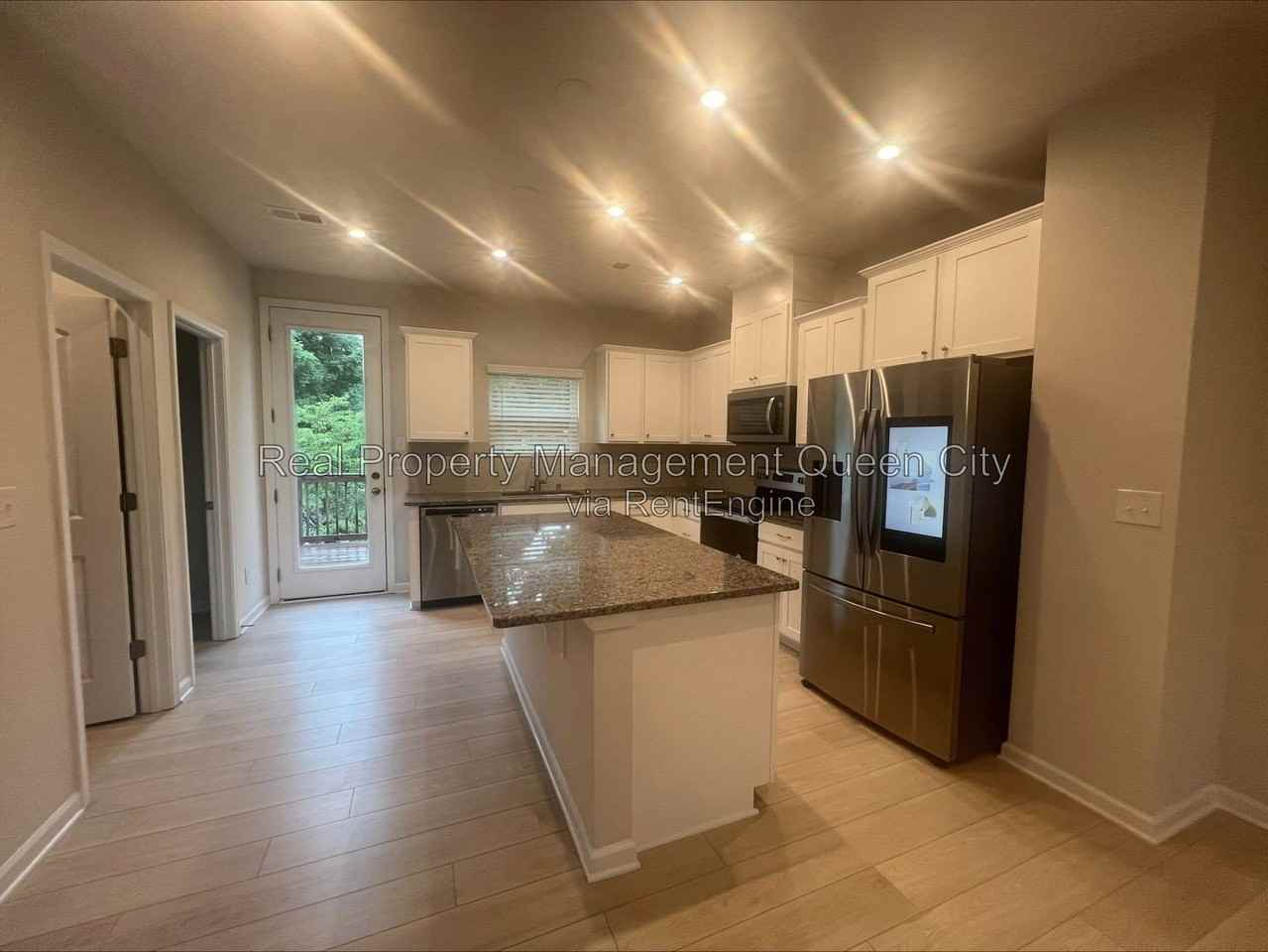 2407 Lazette Dr - Photo 2 of 19
