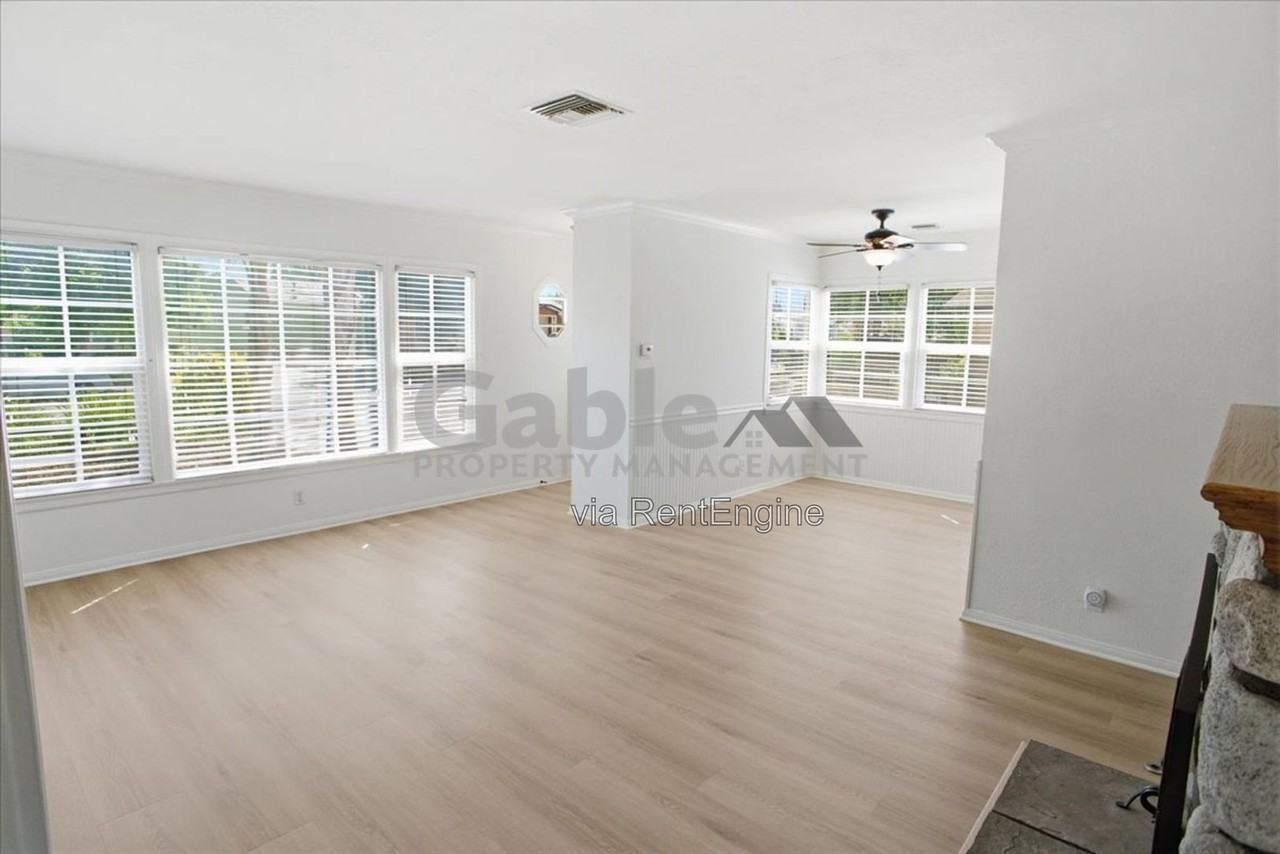 24943 Chestnut St - Photo 2 of 22