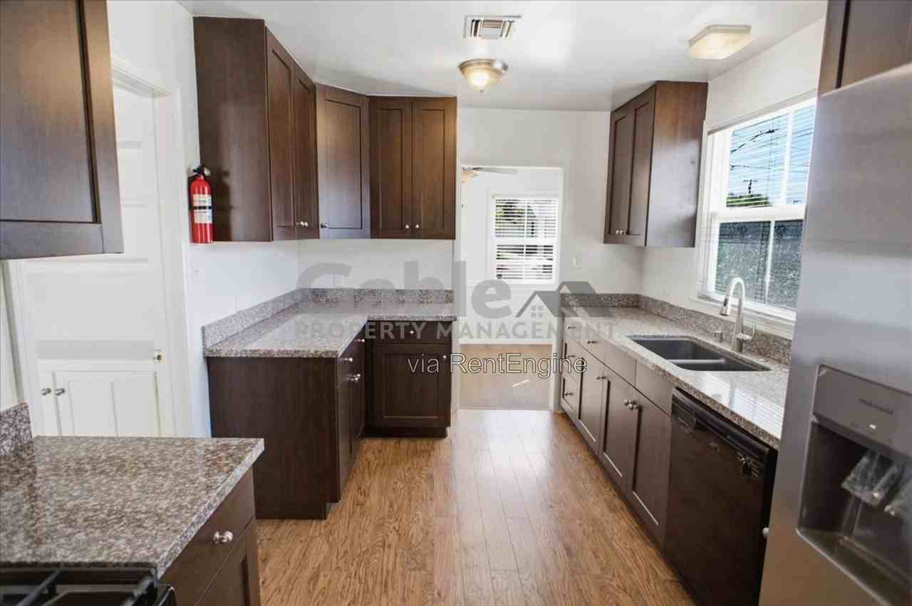 24943 Chestnut St - Photo 4 of 22