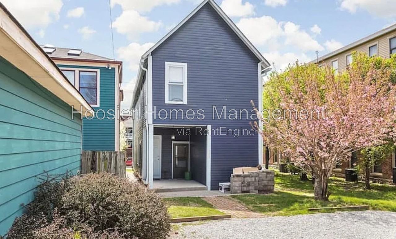 556 Fletcher Ave #B - Photo 2 of 10