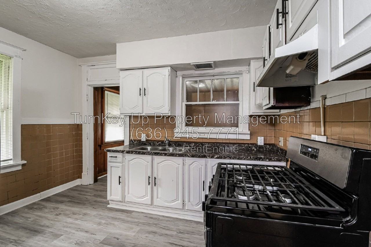6997 Edison Ave - Photo 3 of 18