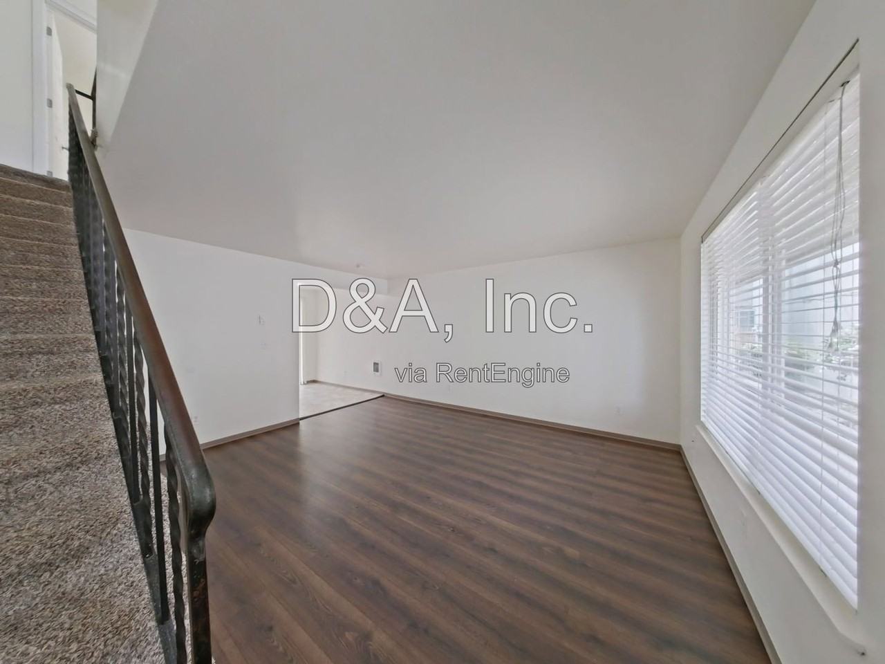 138 Ne Conifer Blvd #6 - Photo 4 of 17