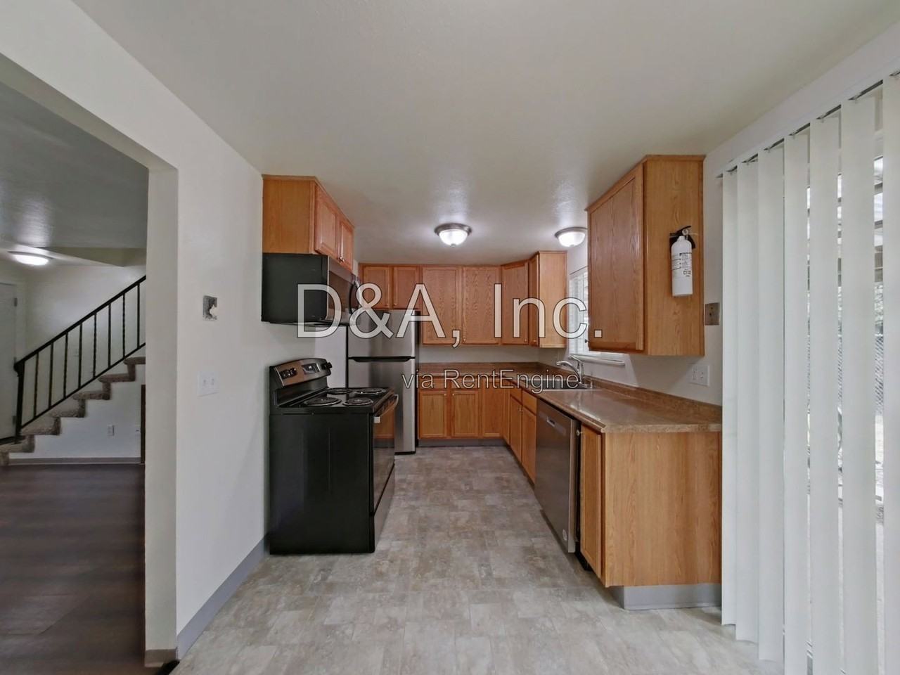 138 Ne Conifer Blvd #6 - Photo 6 of 17