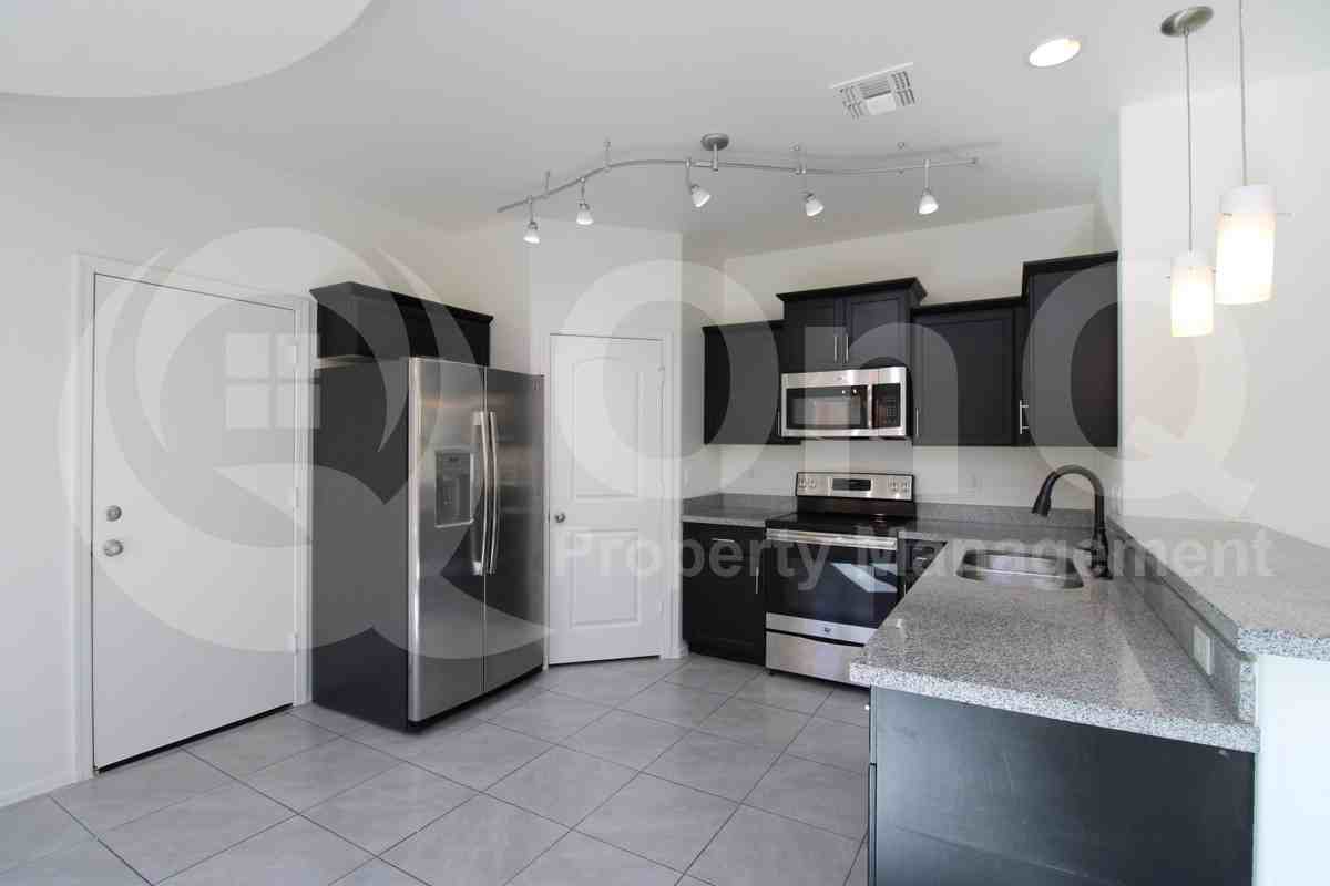 11443 W St John Rd - Photo 3 of 20