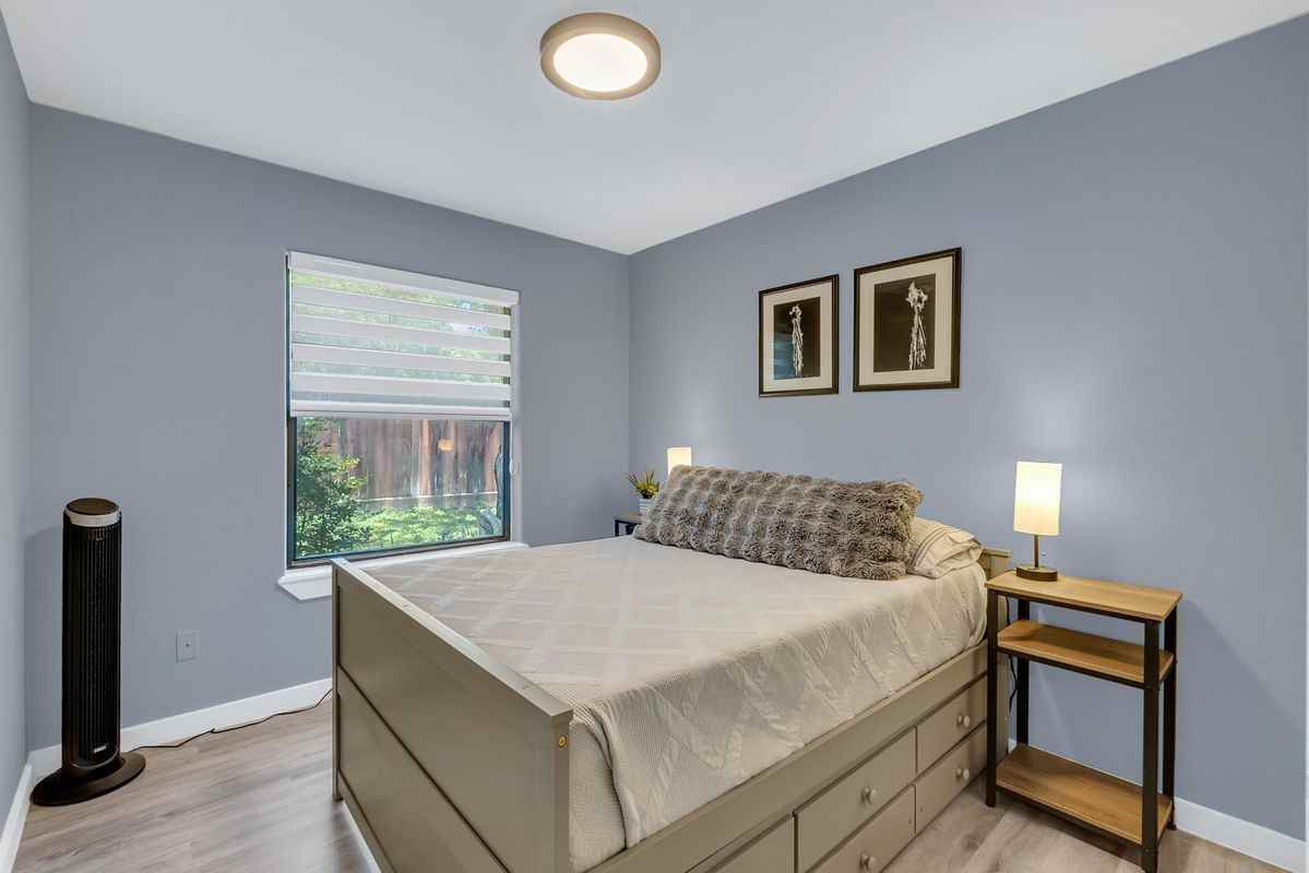 1038 Madeline St - Photo 5 of 14