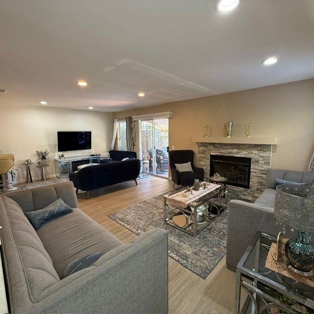 1074 Sumner Pl - Photo 2 of 4