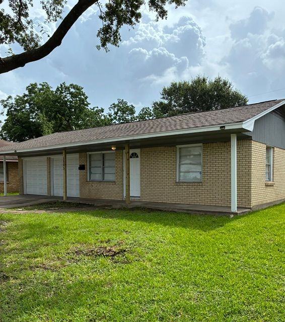 1805 Thelma Ln - Photo 2 of 23