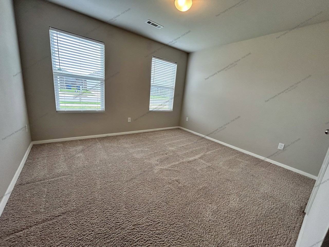 8015 Dogwood Dr - Photo 6 of 27