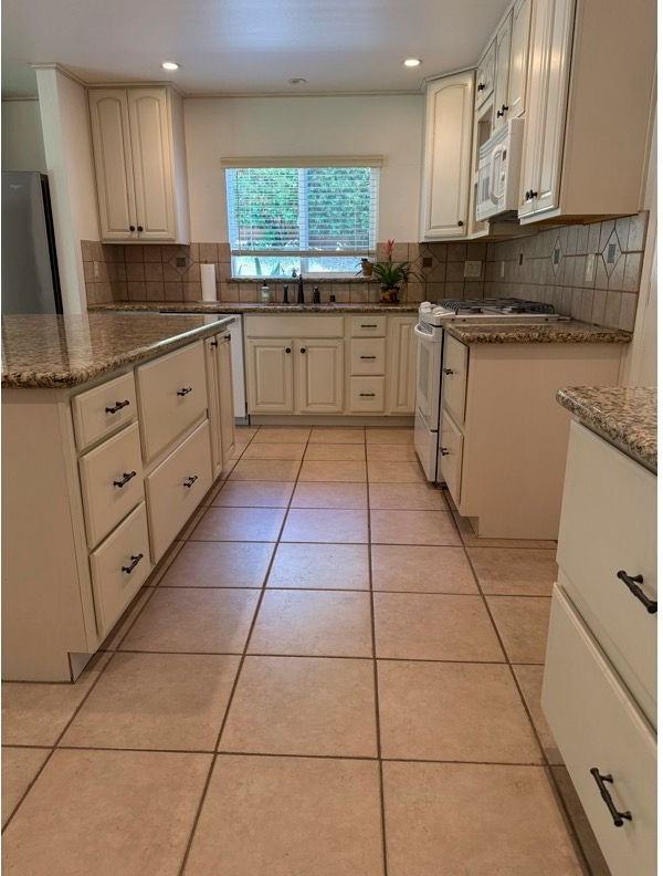 5753 Reynaud Ct - Photo 7 of 24