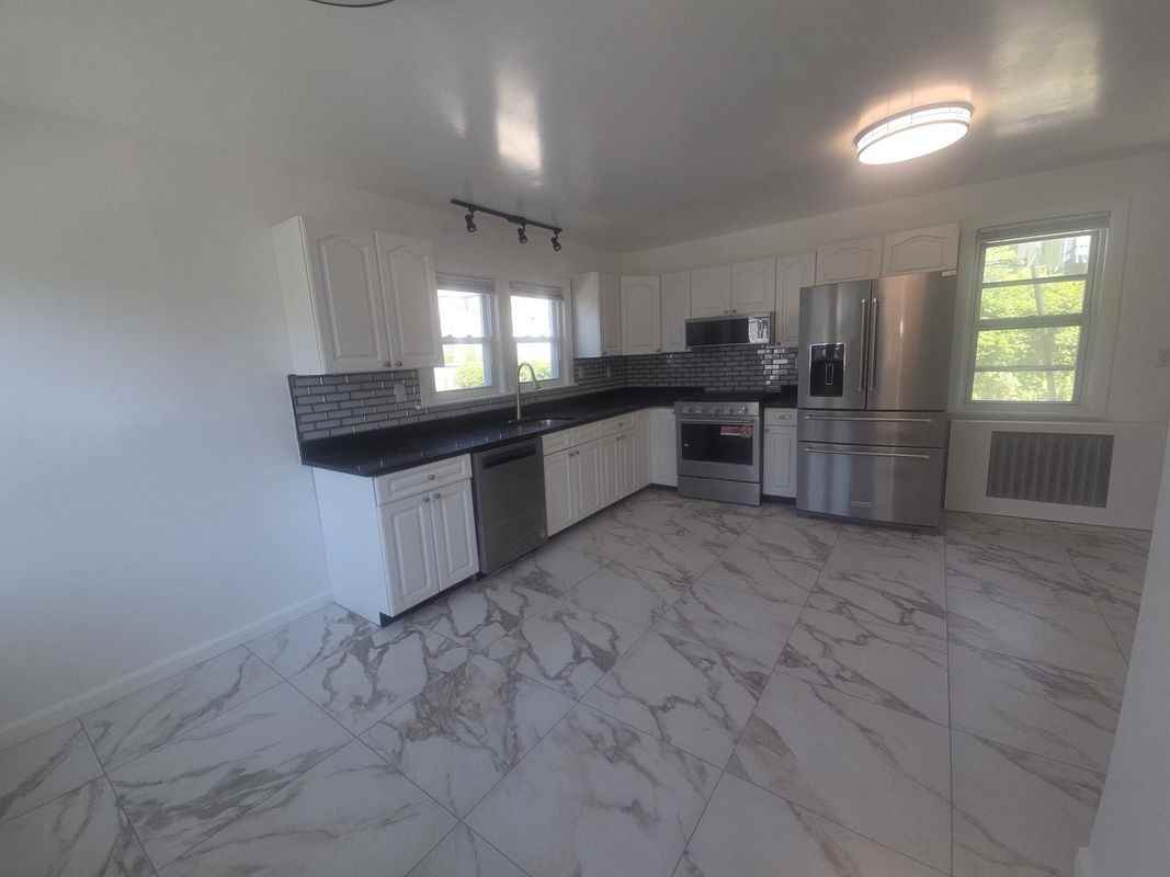 101 Maple St - Photo 4 of 17