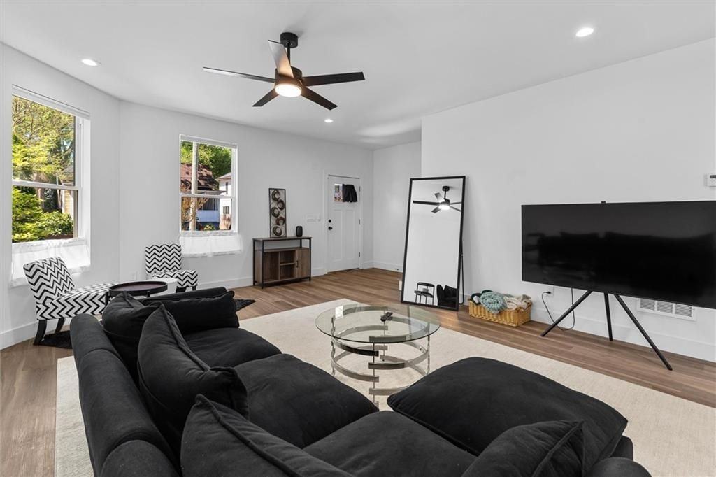 598 Formwalt St Sw ##B - Photo 4 of 49