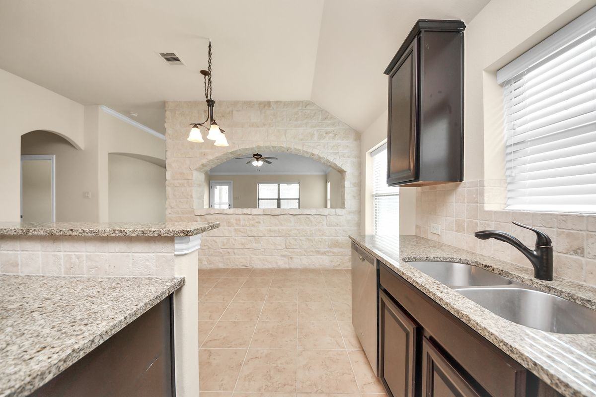 2527 Horned Owl Dr - Photo 2 of 5
