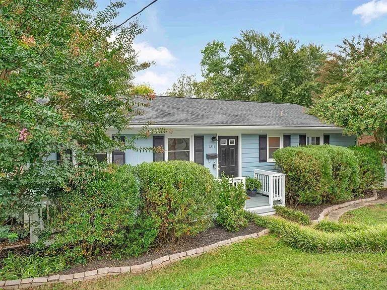1211 Agnese St - Photo 2 of 17